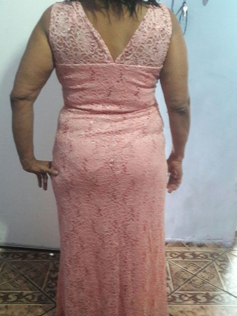 vestido de cor salmão