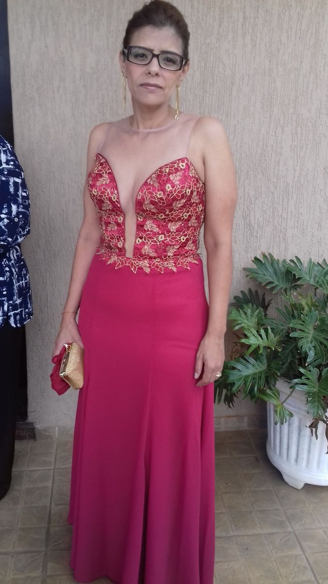 vestido de madrinha vermelho marsala