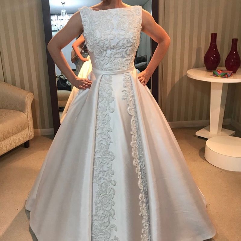 Vestido Naila Bordado Acinturado Estilo Romântico