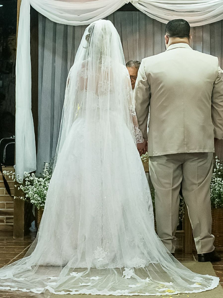 vestido de noiva com grinalda