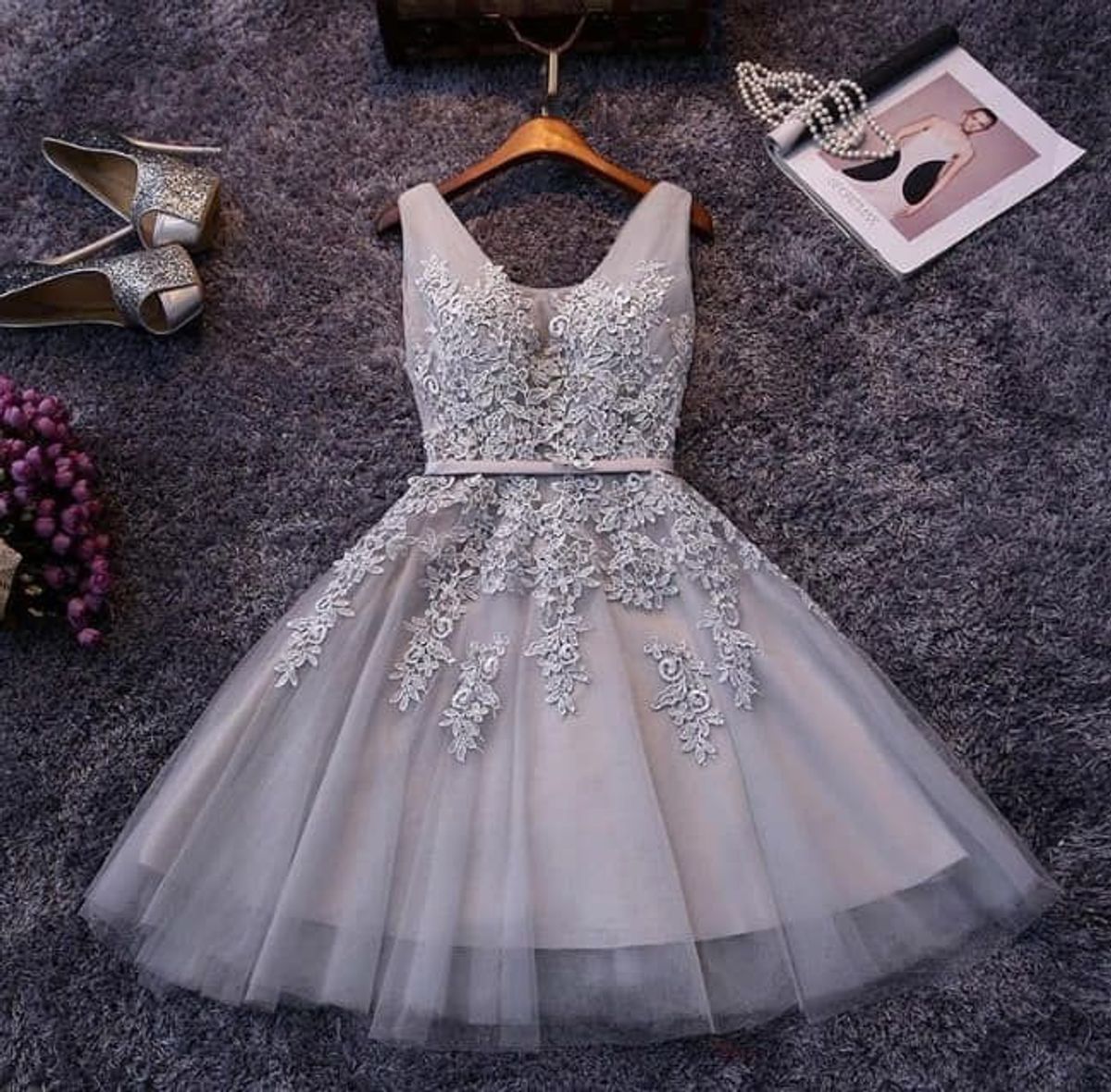 vestido curto branco rodado