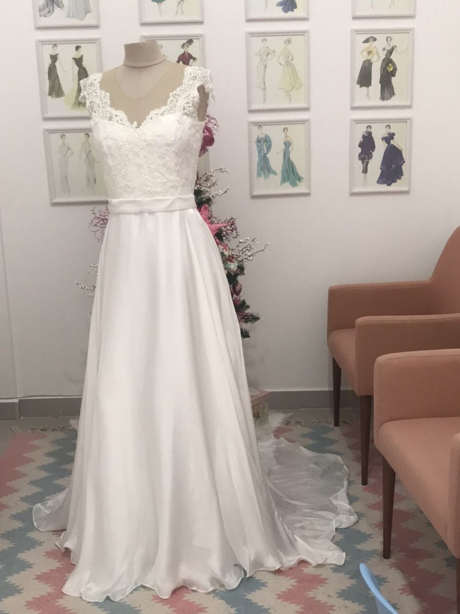 vestido de noiva fluido com renda