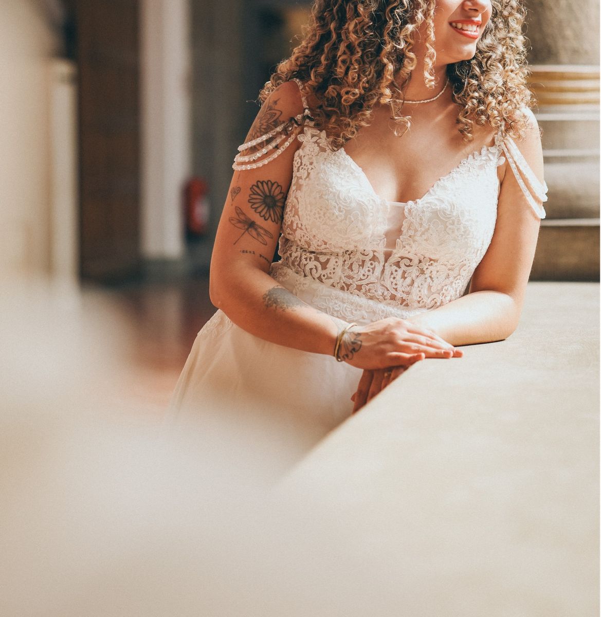 Vestido de Noiva Longo com Fenda, Alças Finas com Ombro Caído e