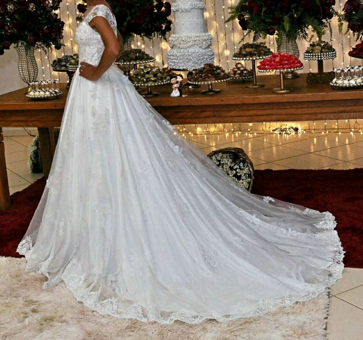vestido de noiva com veu longo