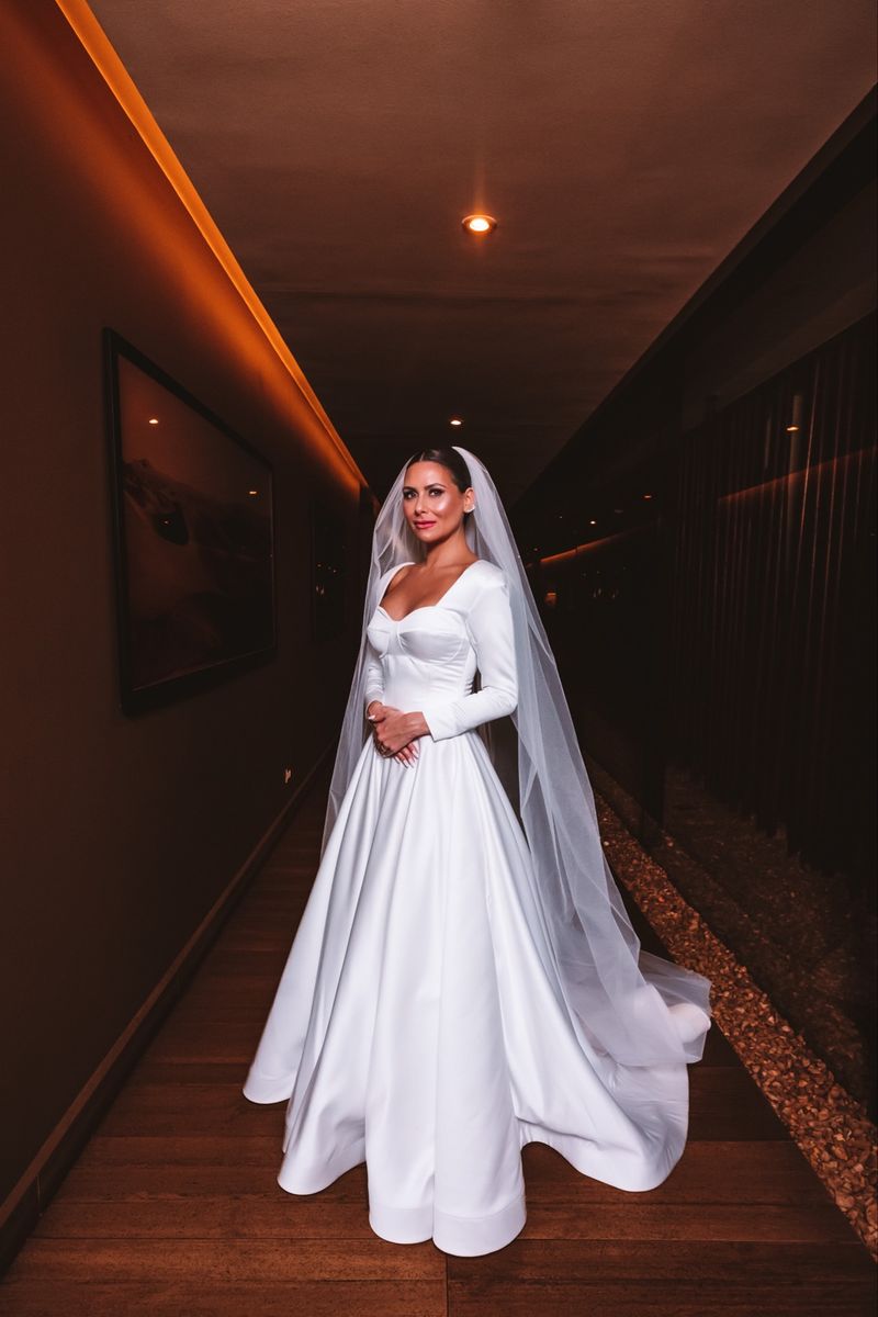 Vestido de Noiva sob Medida em Seda Pura Usado Única Vez Vestido de  Festa Feminino Feito Em Atelier Usado 87182654 enjoei