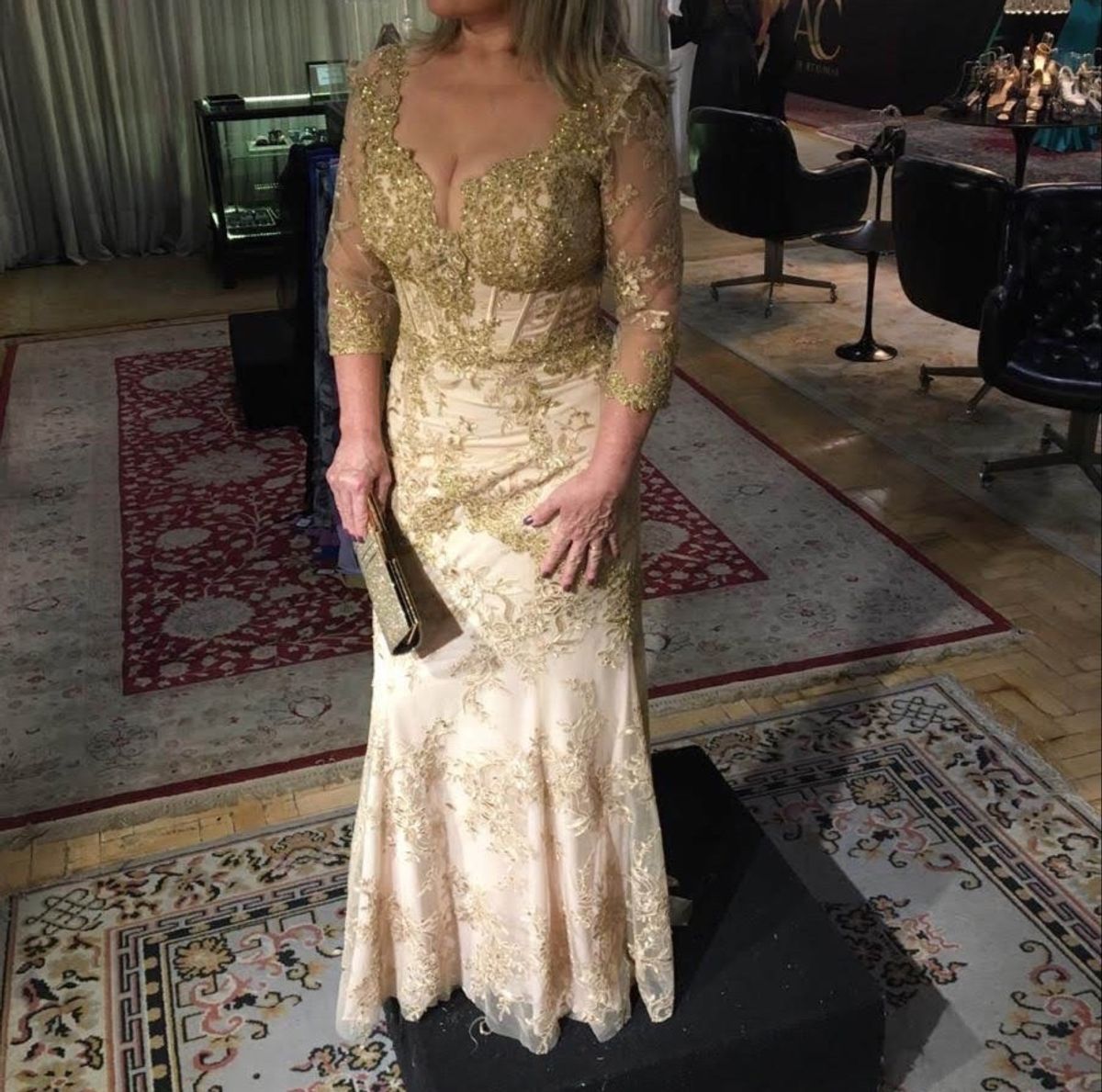 vestido dourado longo para mae da noiva