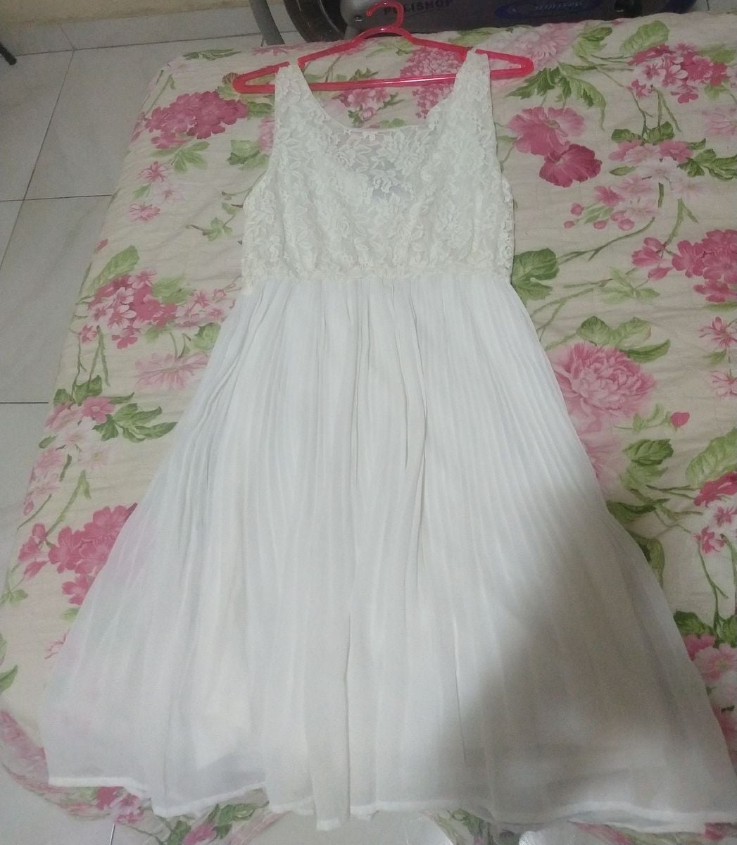 vestido de renda marisa