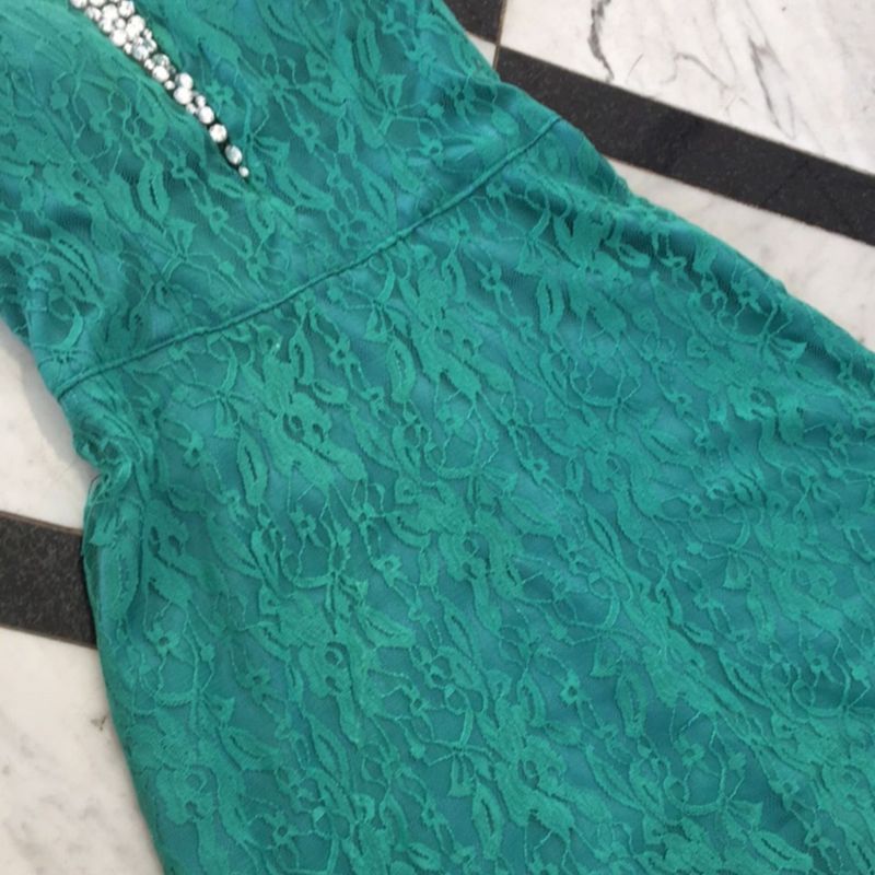 Vestido verde best sale bordado com pedraria