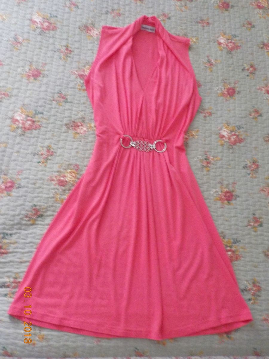 vestido cor de rosa