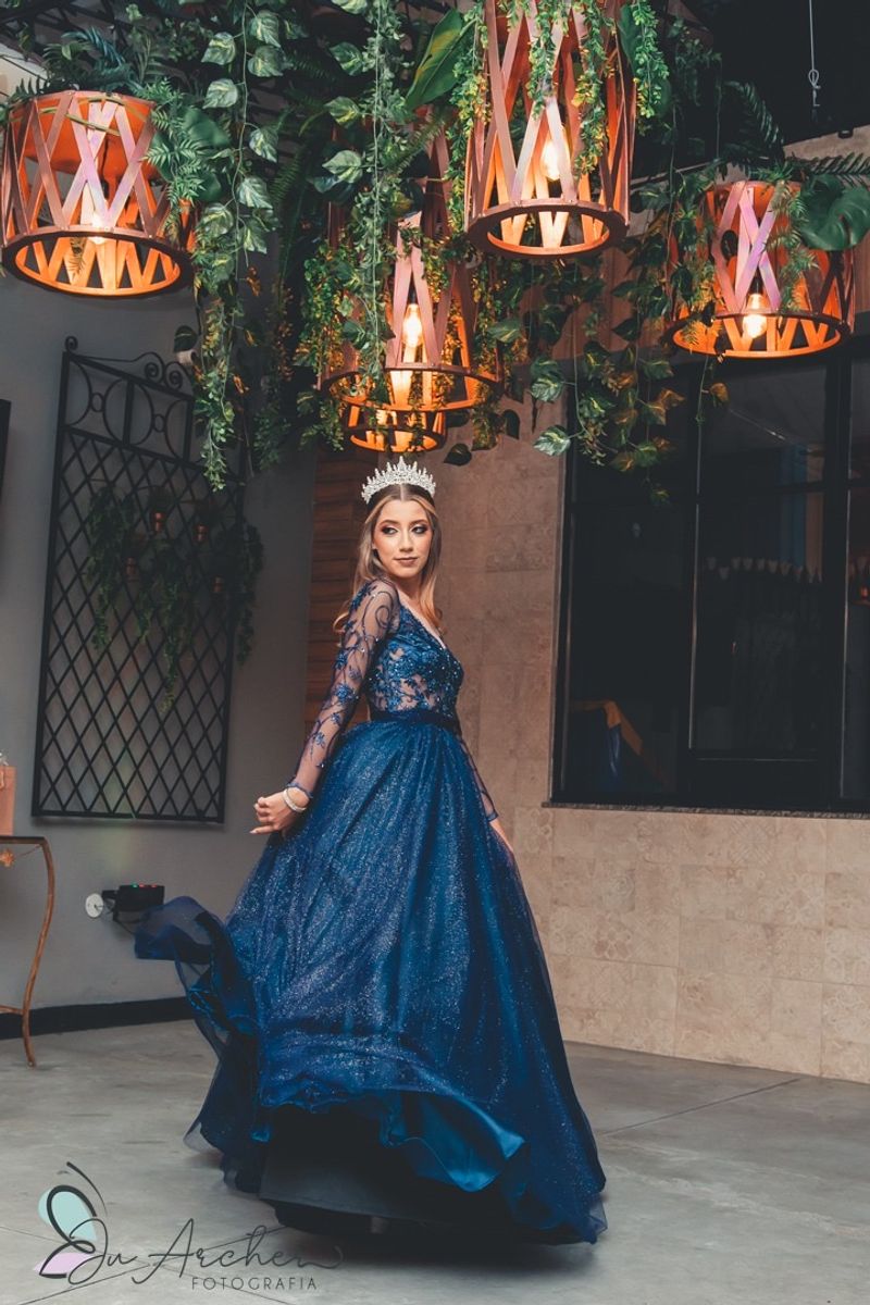 Vestido de store debutante azul escuro