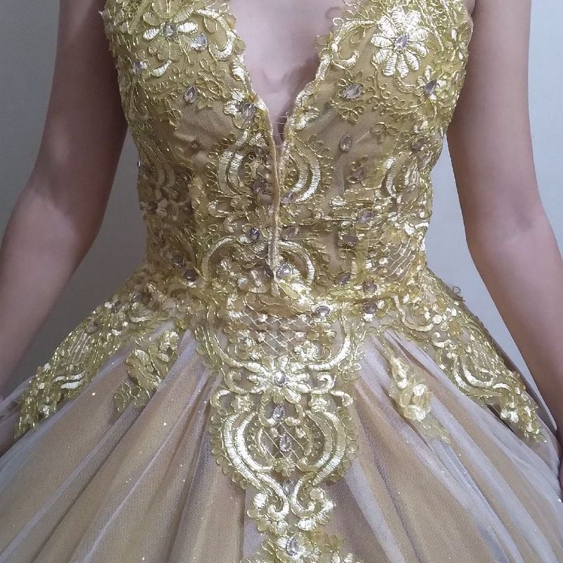 Vestido dourado 2024 de debutante