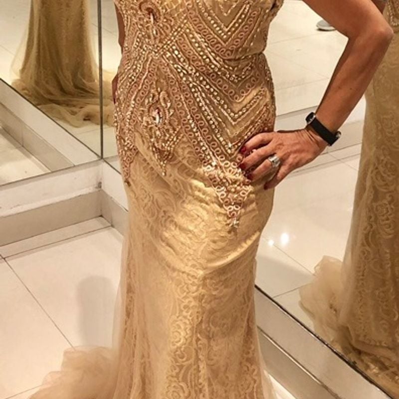 Vestido de gala longo hot sale dourado