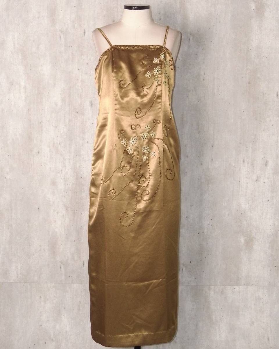 vestido dourado claro