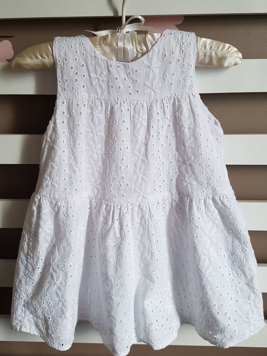 vestido em lese infantil