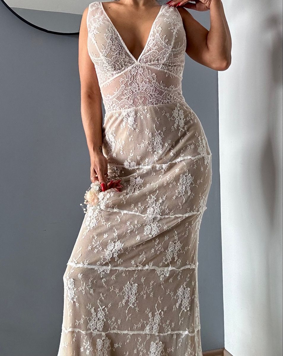 Vestido em Renda Cristal com Forro Nude | Antônia Valadão Usado 94674300 |  enjoei