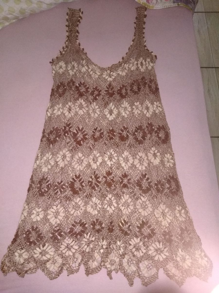 vestido longo com manga godê