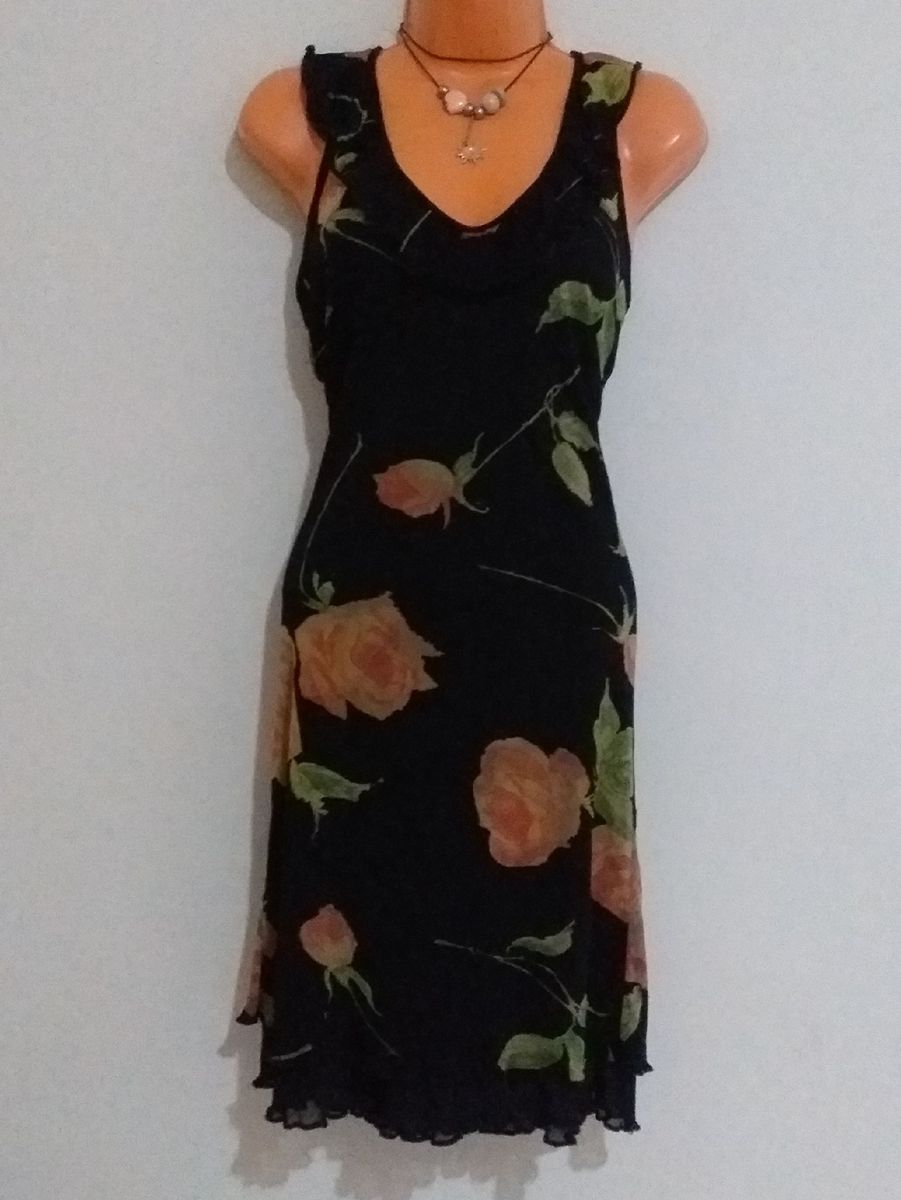 vestido com tecido fino estampado