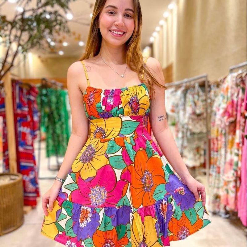 Modelos de sale vestidos estampados curtos