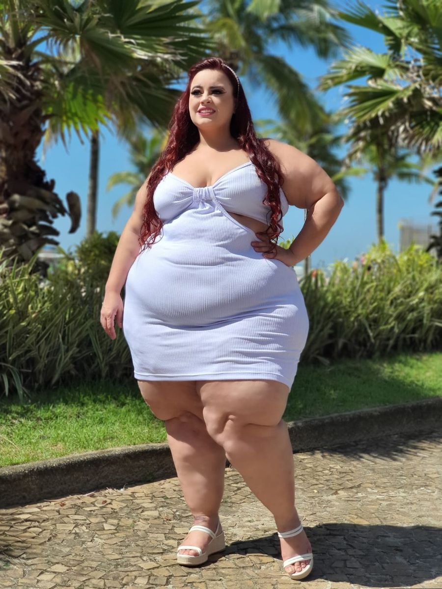 Vestido plus size com hot sale tenis