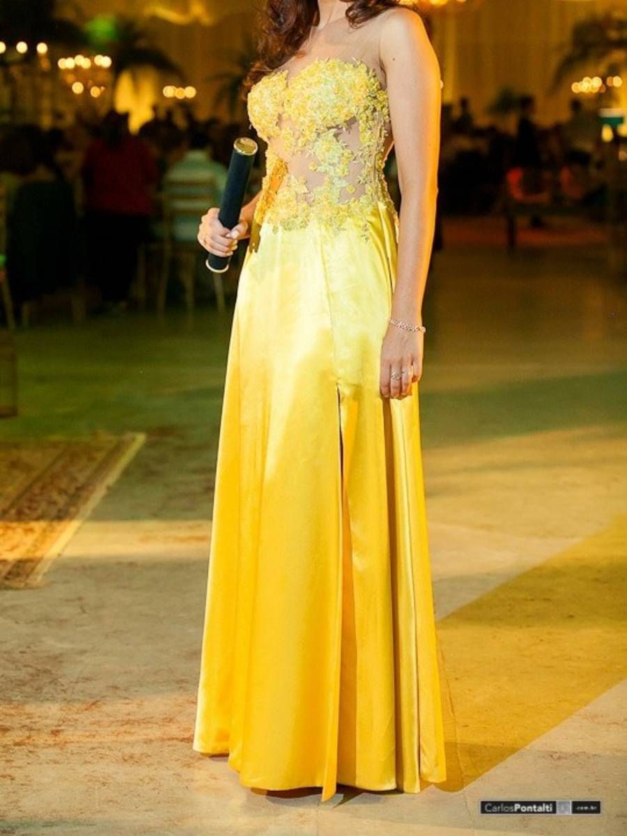 vestido amarelo com dourado