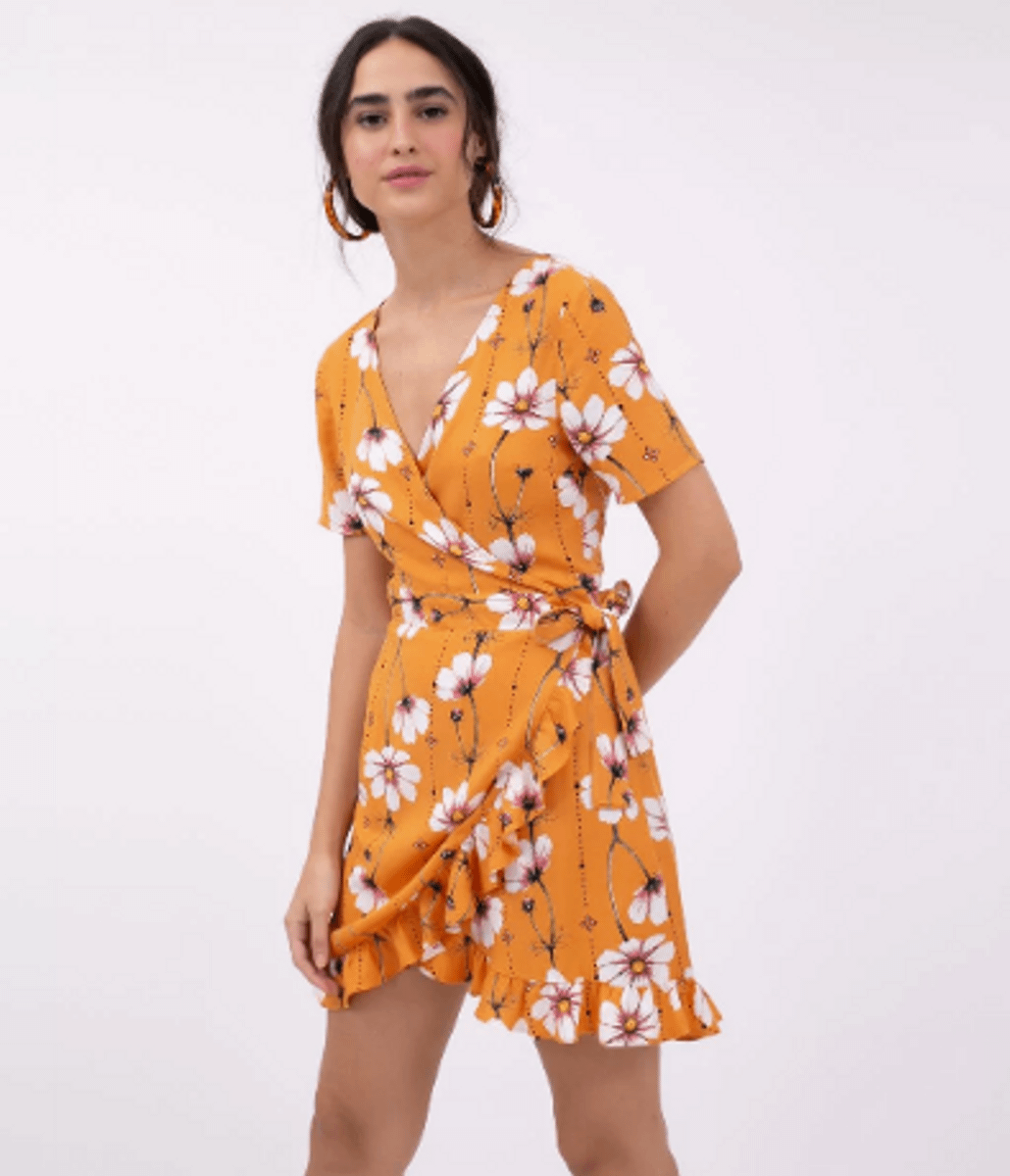 vestido floral transpassado