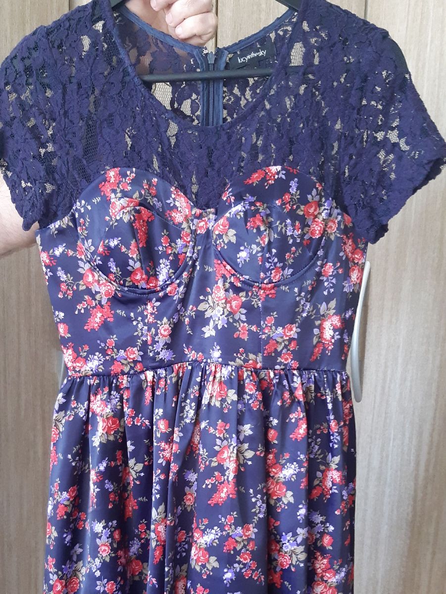 vestido florido com renda