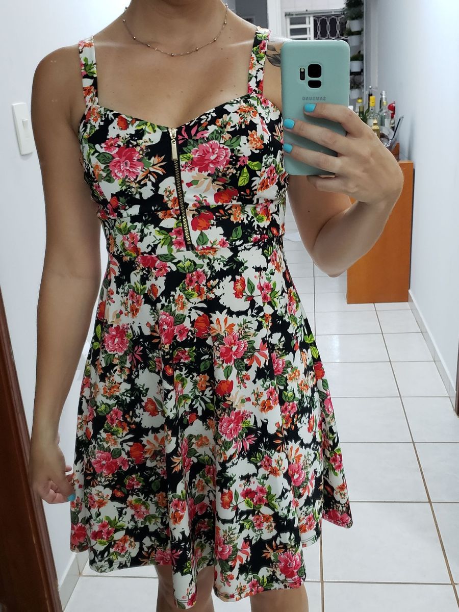 qual cor de esmalte combina com vestido vinho