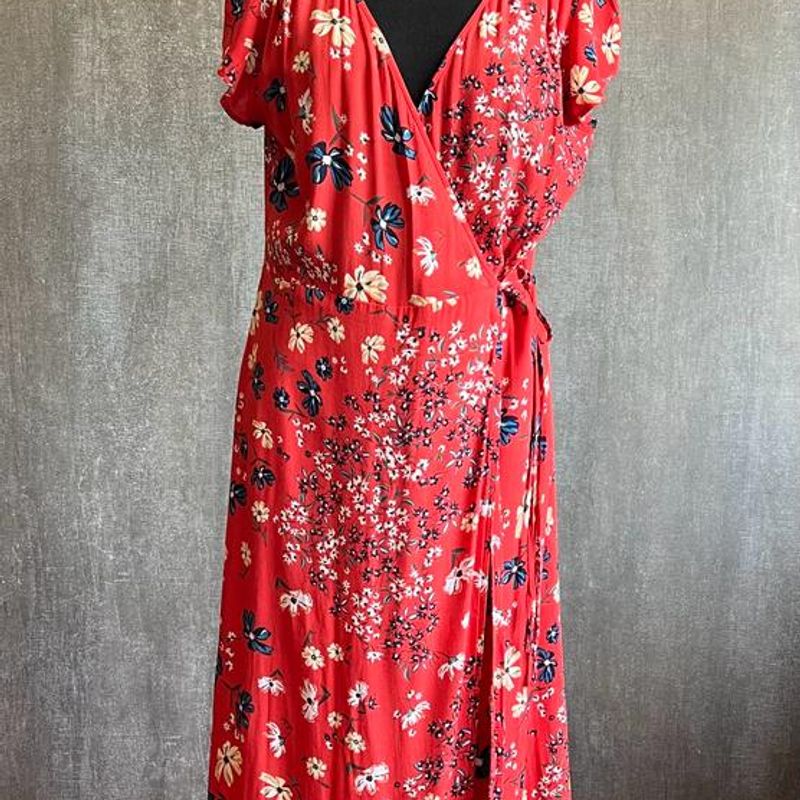 H&m red best sale floral wrap dress