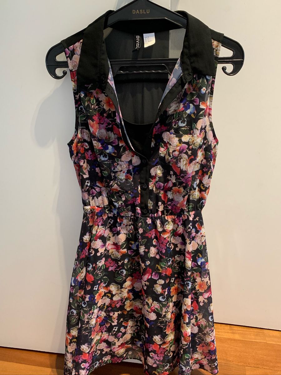 vestido florido transparente