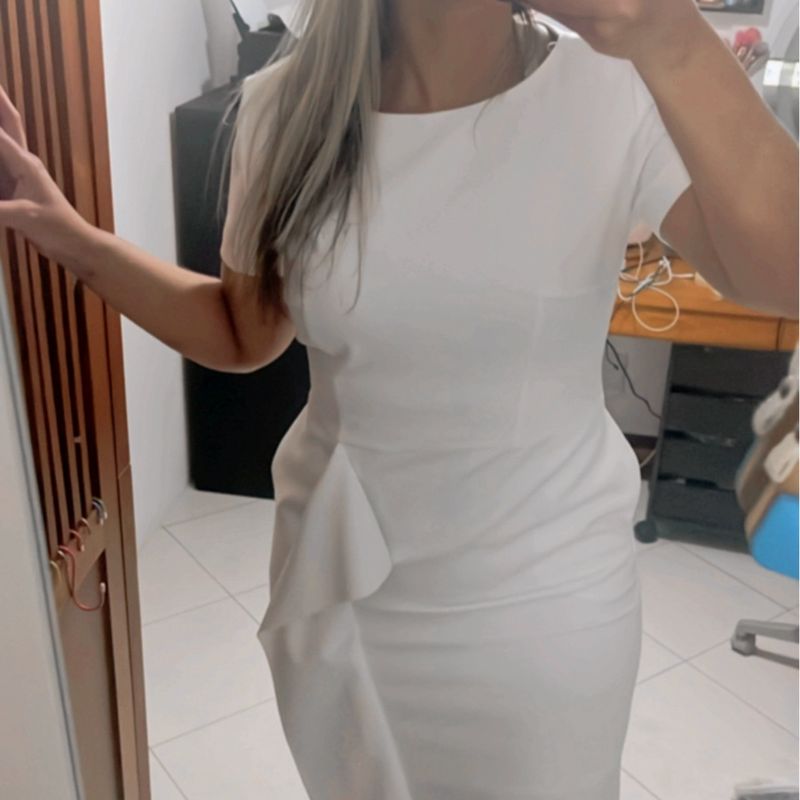 Vestido Hugo Boss 42 44 Branco Alta Costura. Novo. Vestido Feminino Hugo Boss Usado 95212415 enjoei