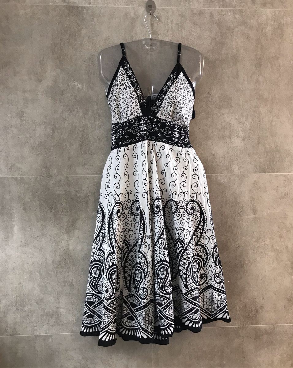 Vestido Indiano Bordados Preto e Branco Floral Lastex Elastex Rodado ...