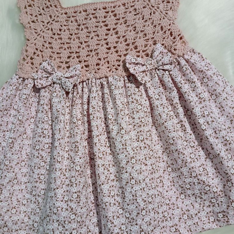 Vestido Crochê e Tecido (Li)  Roupa Infantil para Menina Crochê