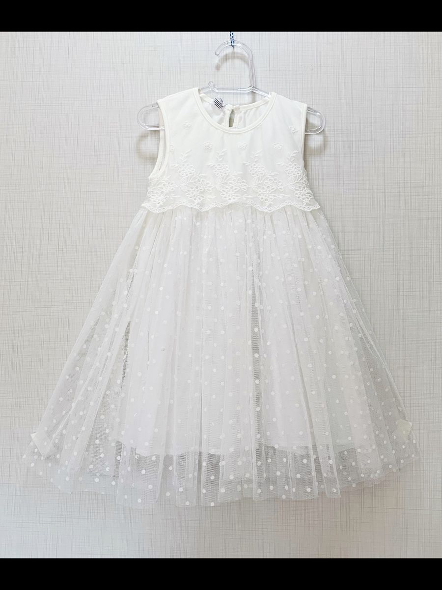 vestido infantil com tule por cima