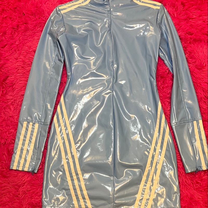 how does the blue black dress work Adidas Ivy Park 1/2 Zip Latex Dress  bei HYPENEEDZ kaufen