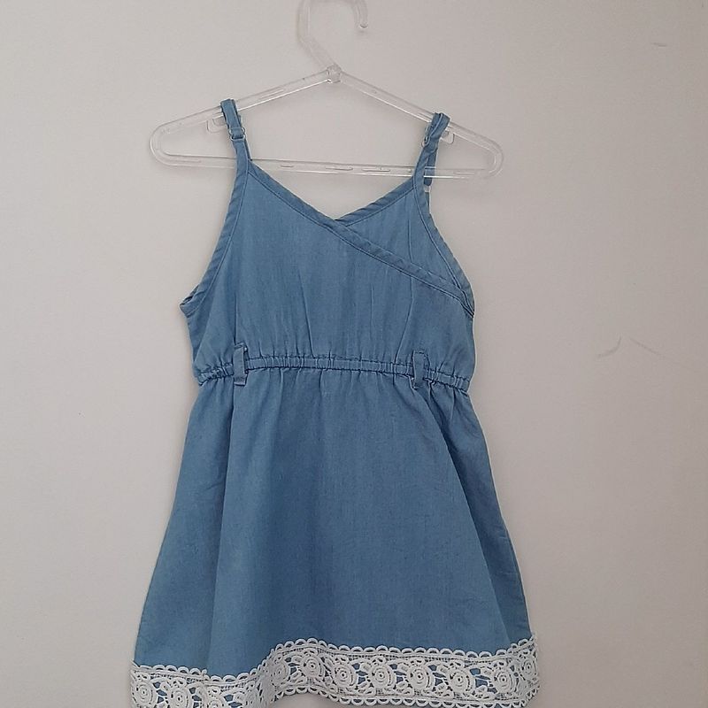 Vestido jeans com barra de sale renda