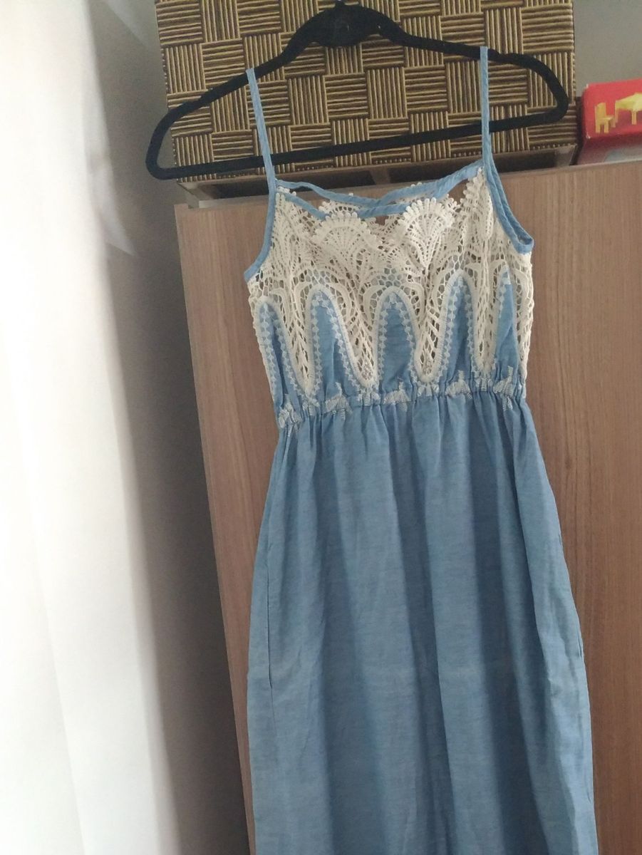 vestido jeans com barra de renda