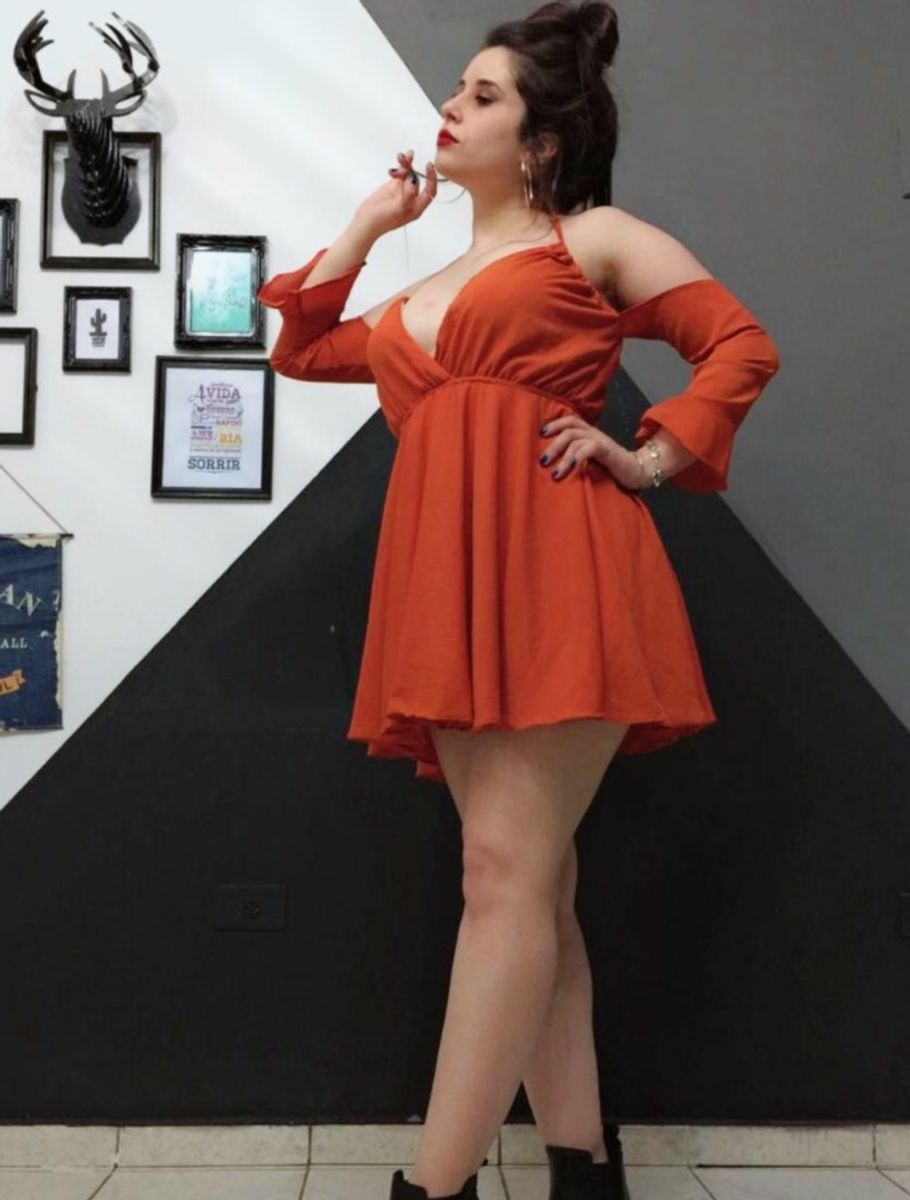 vestido laranja curto