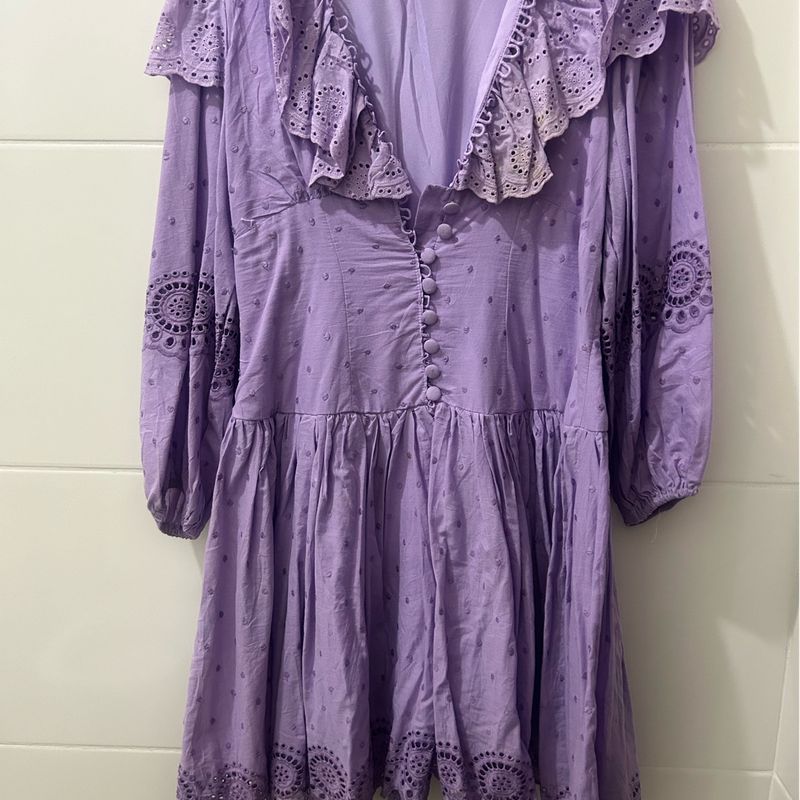 Vestido de best sale renda lilas curto