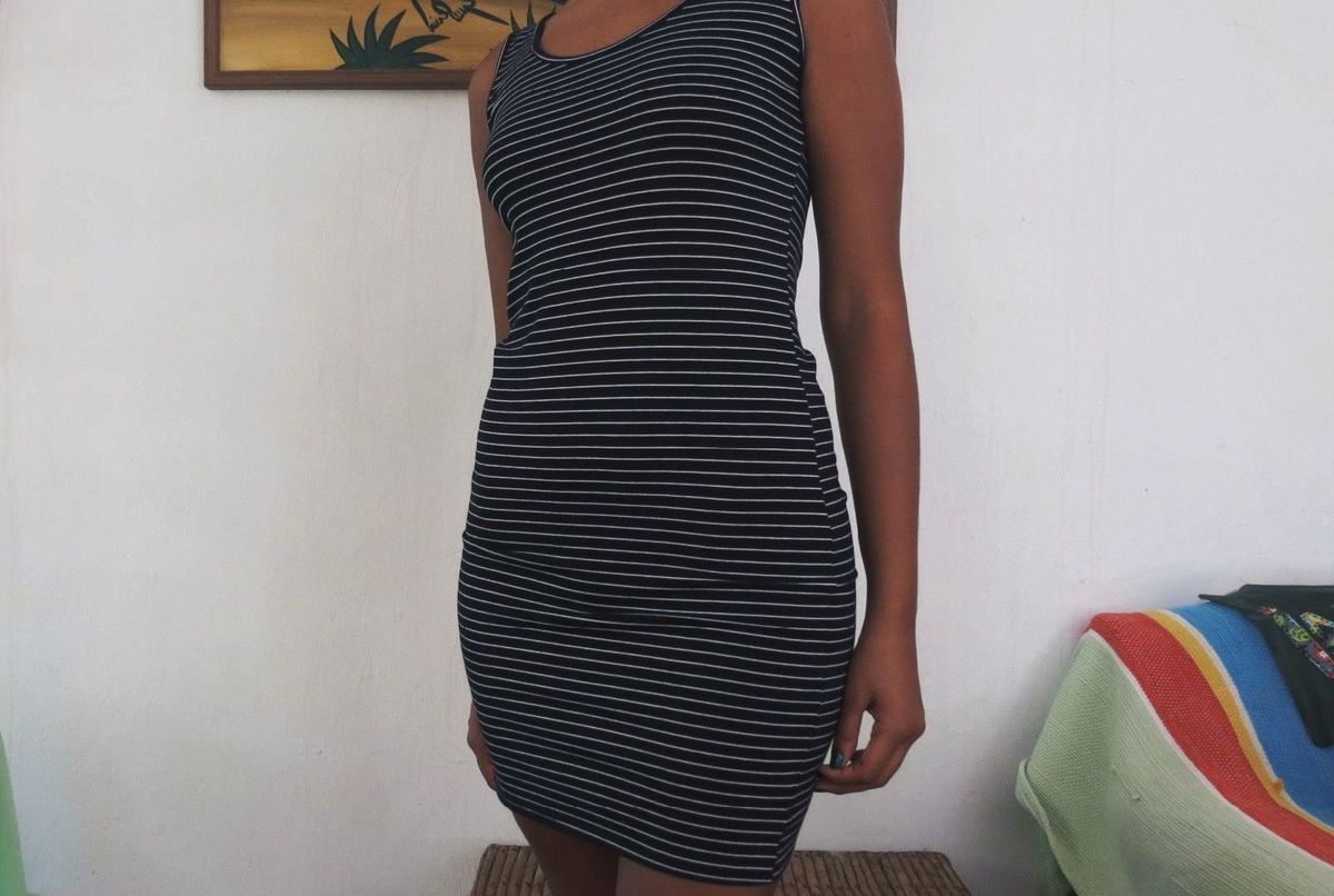 vestido colado listrado