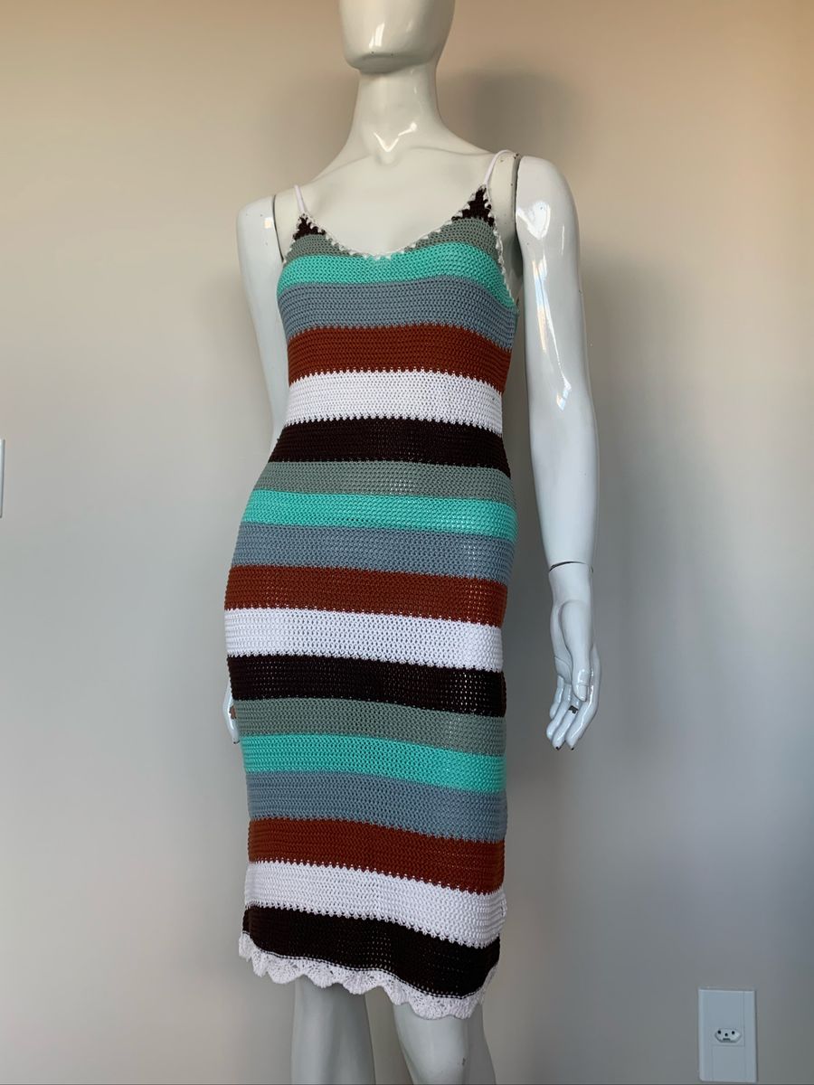 vestido de croche listrado