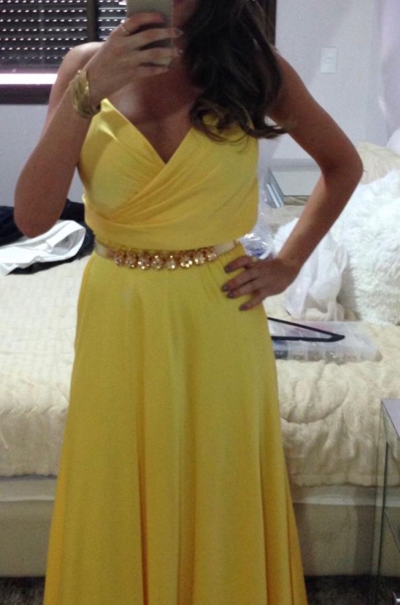 vestido amarelo com dourado