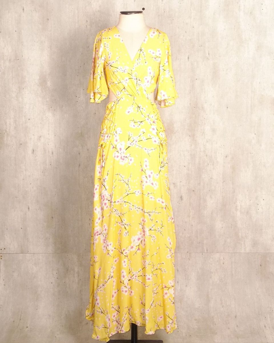 vestido amarelo com flores