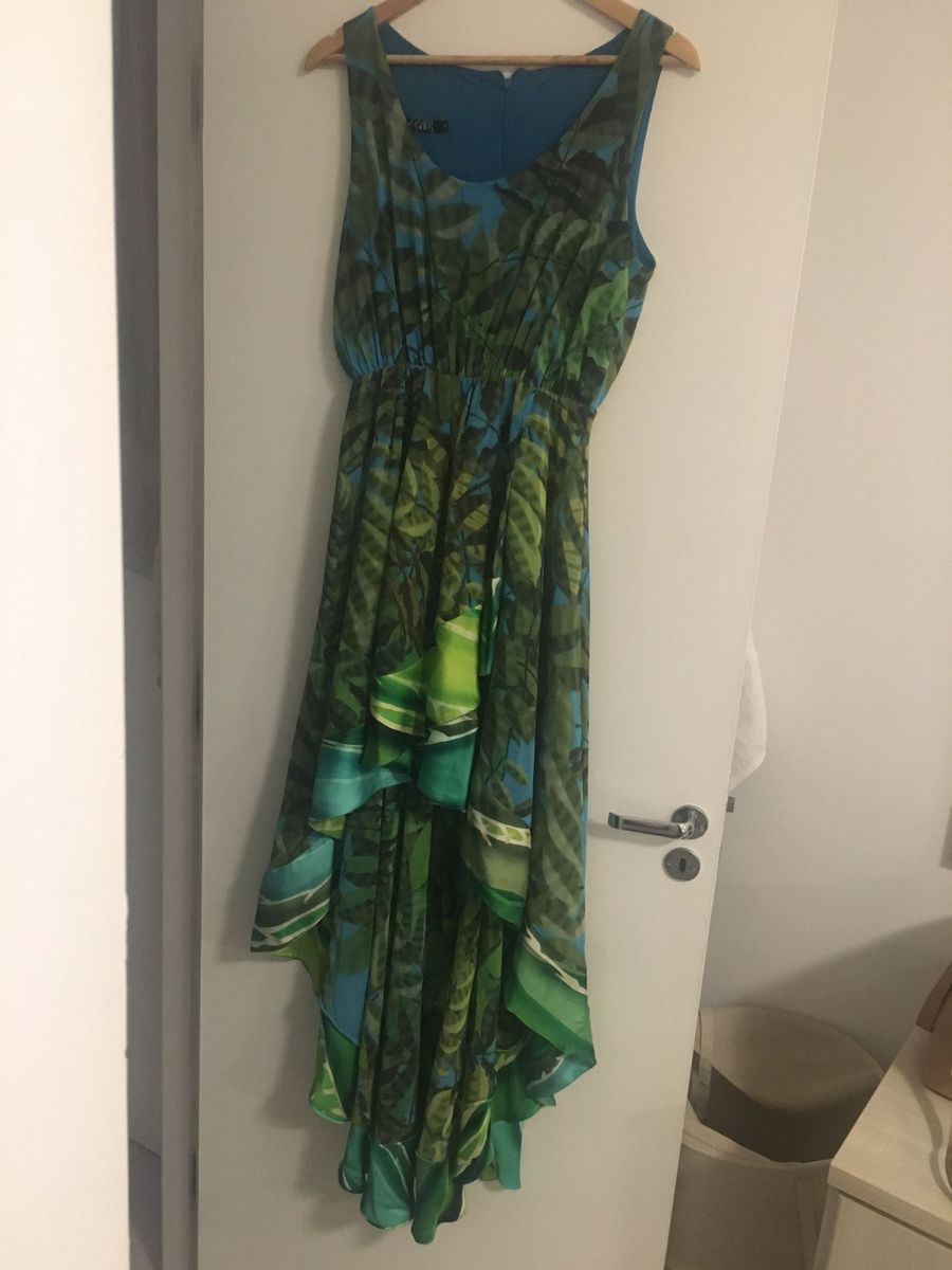 vestido curto e longo atras
