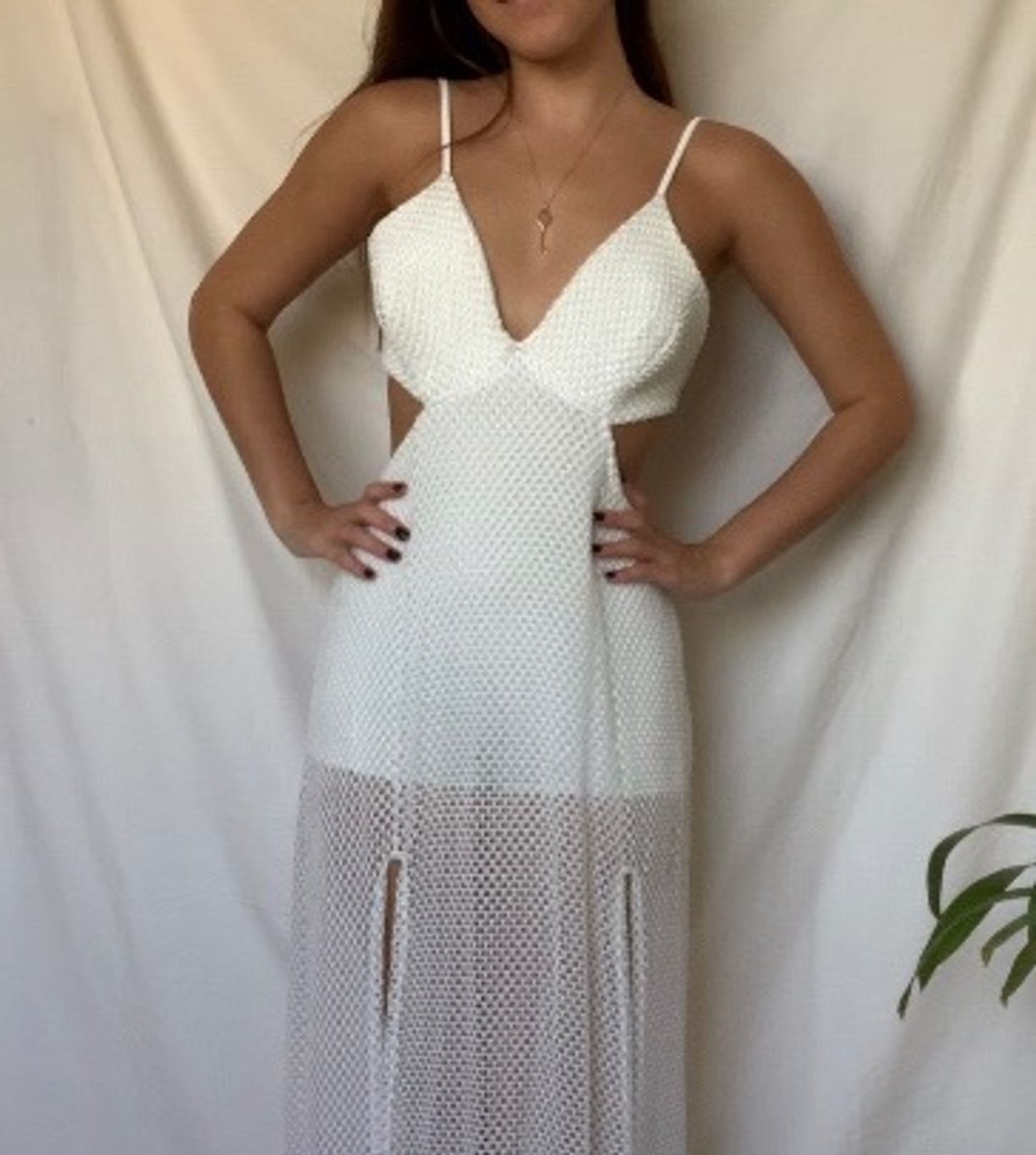 vestido longo branco aberto nas costas