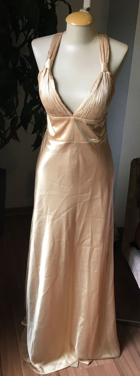 vestido de cetim dourado