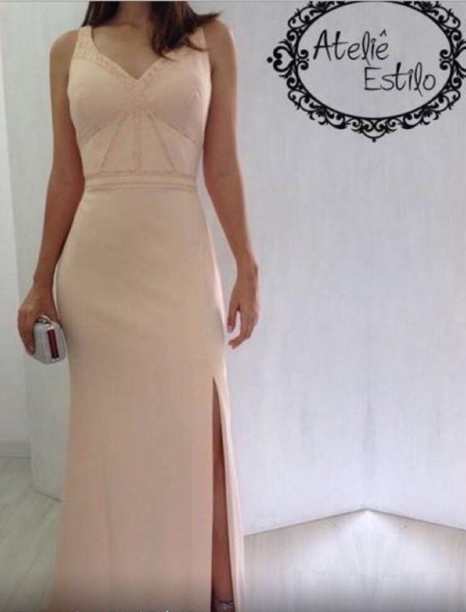 vestido nude com fenda
