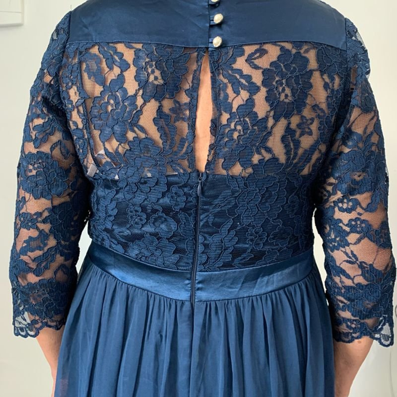 Vestido Elegante em Renda Guipir Azul Marinho