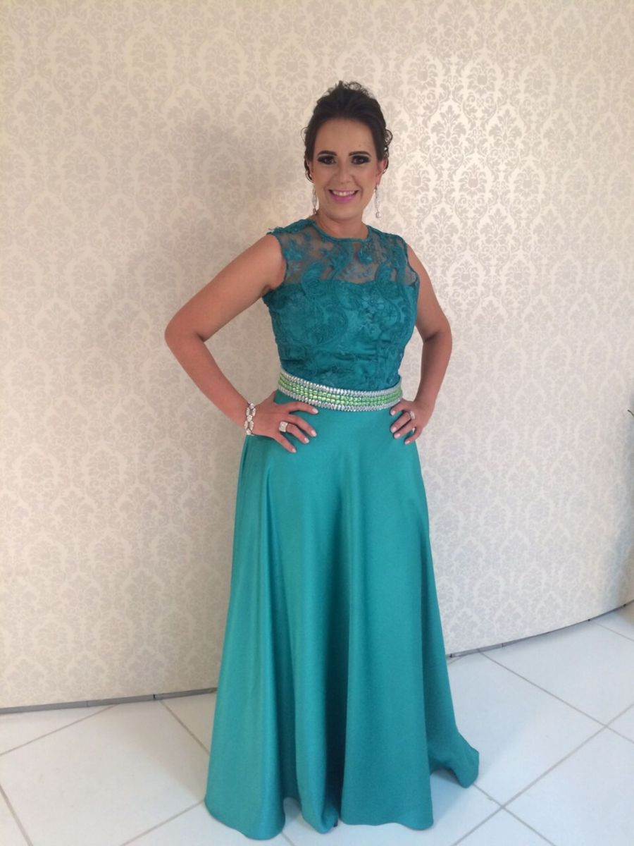 vestido com cinto bordado