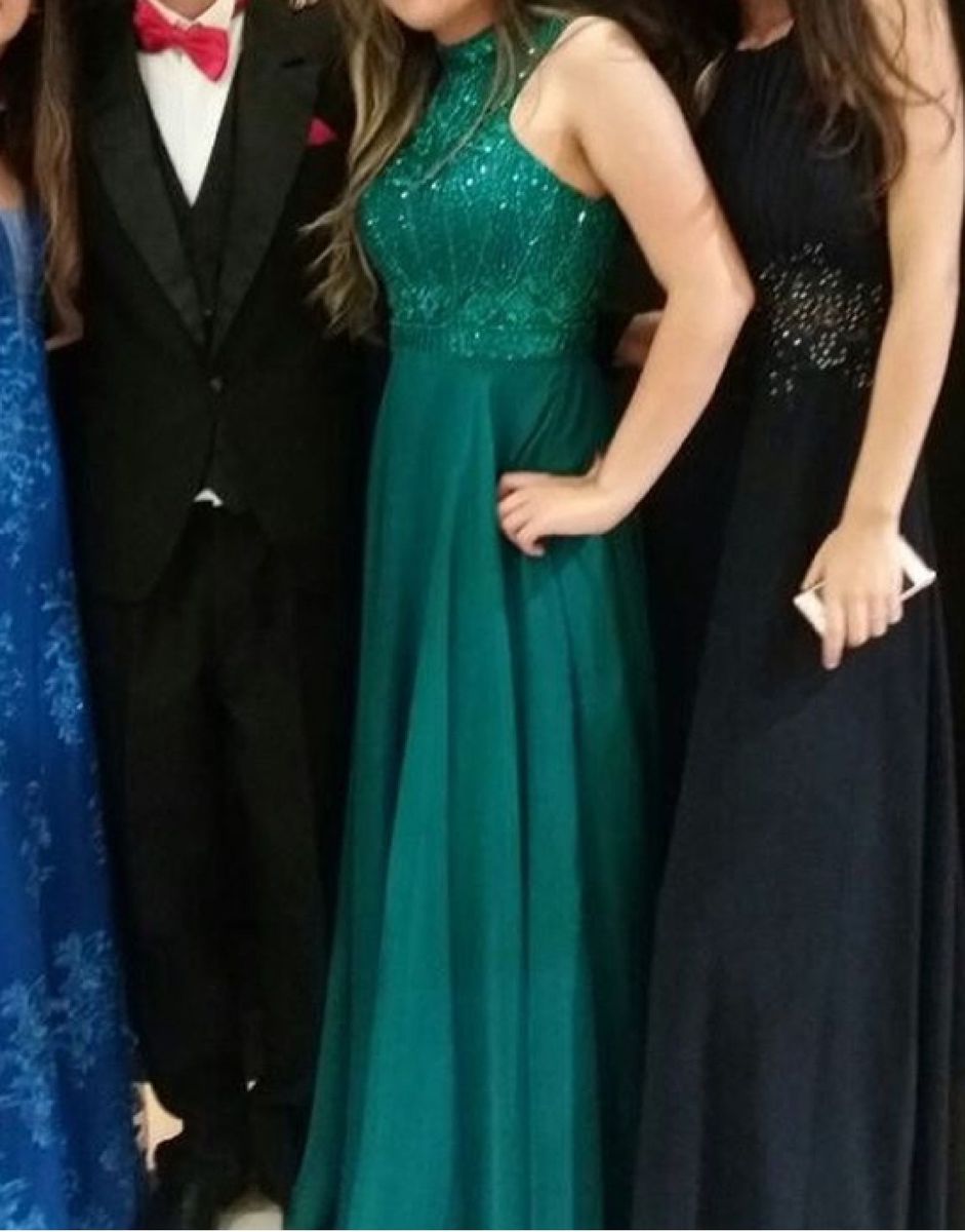 vestido de formatura na cor verde