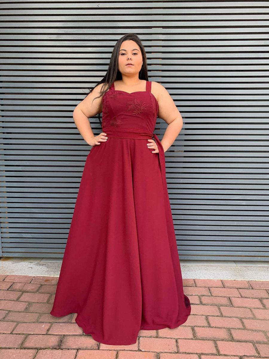 vestido plus size marsala